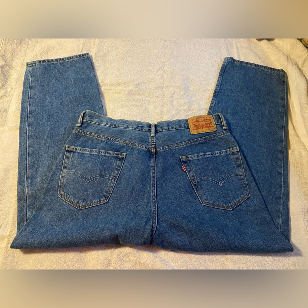 Vintage Men’s Levi 550 jeans. Size 36 X 29.